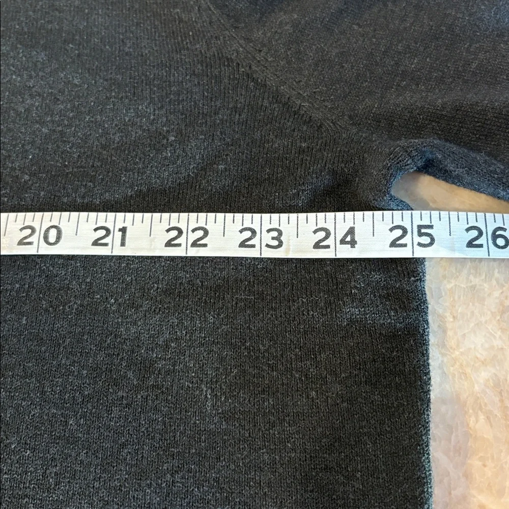 Men’s Smartwool V neck sweater. - Picture 5 of 13